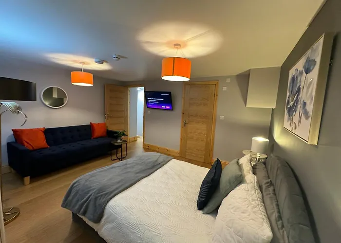 West Midlands-2 Double Bed Room Apartment
