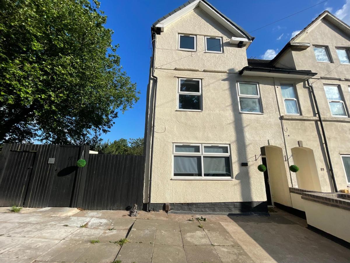 West Midlands-2 Double Bed Apartment *
