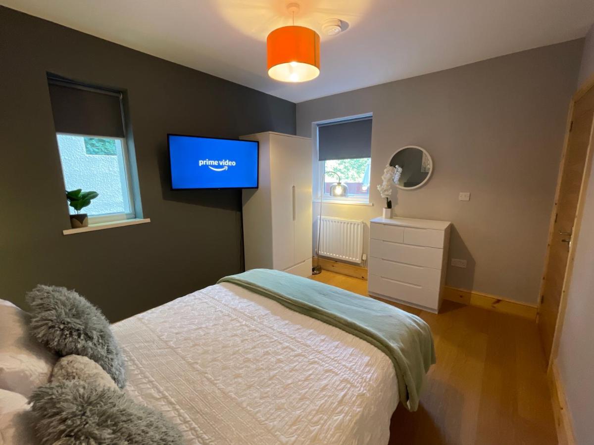 West Midlands-2 Double Bed Apartment *